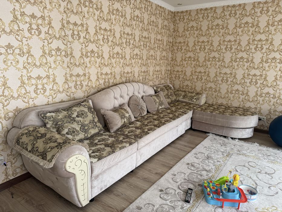Продаю б/у диван в хорошем состоянии