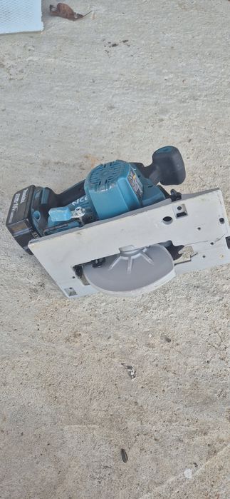 Circular Makita DHS680
