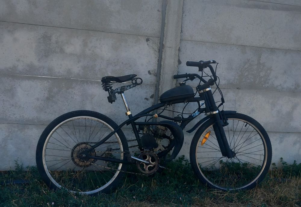 Vand/Schimb Bicicleta cu motor 2T