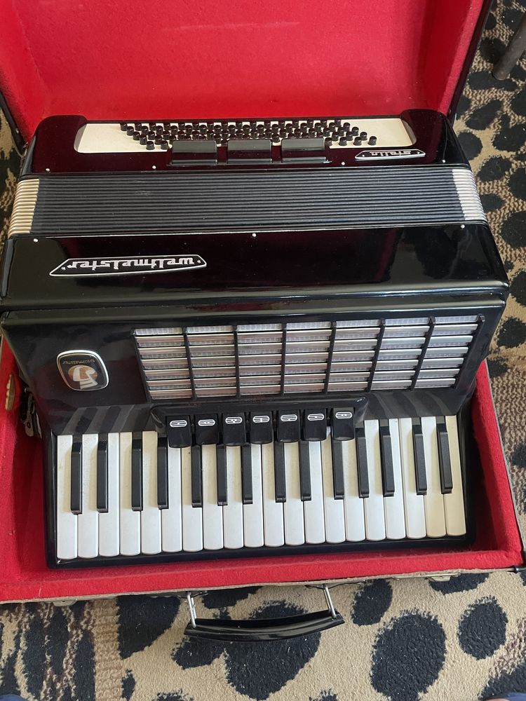 Акордеон  Нов Weltmeister Steela 80 Bass