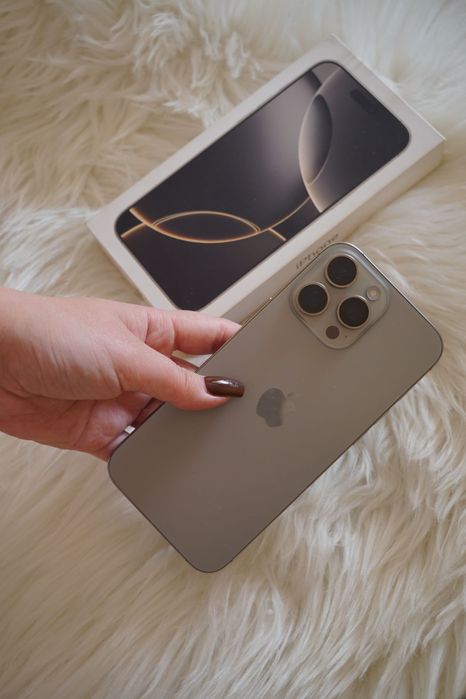 iPhone 16 Pro Max 1 TB Natural Titanium
- в идеальном состоянии!
