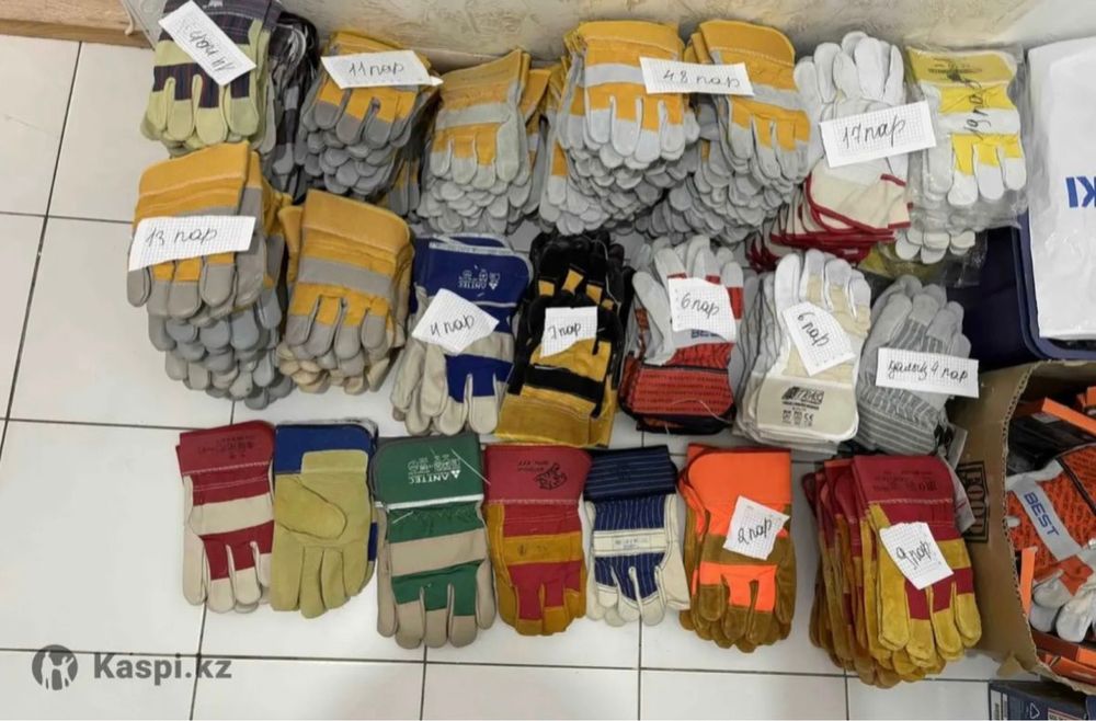 В продаже спилковые перчатки