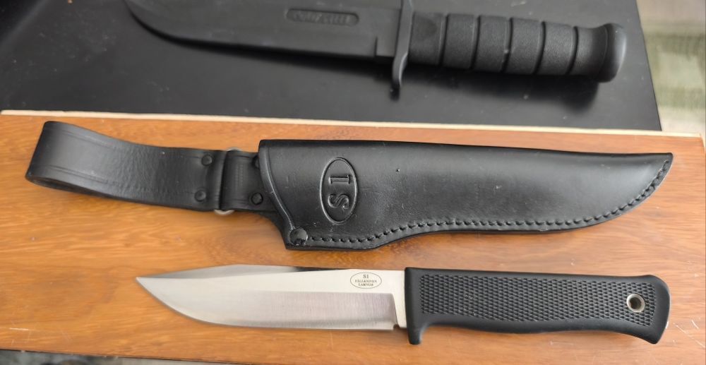 Продавам нож Falkniven S1, с кожена кания кания