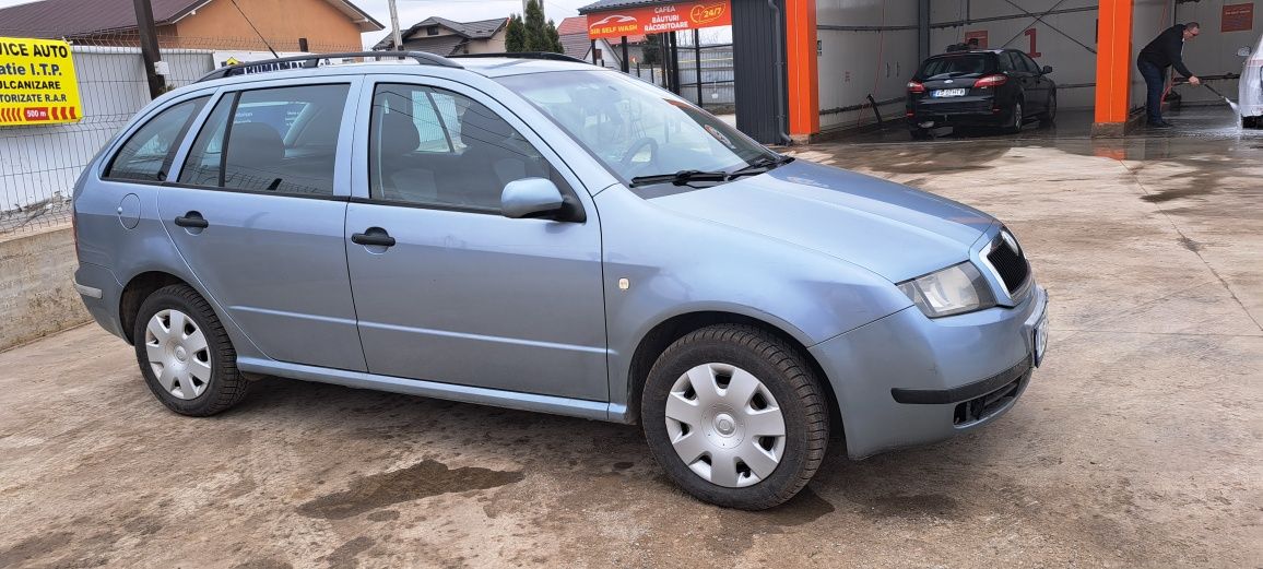 1250€  Skoda Fabia 1.2 benzină, 2003