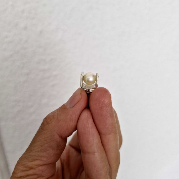 Cercel minimalist din argint cu perlă