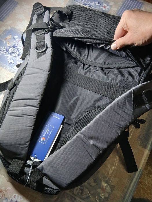 Рюкзак серого цвета для школы, для спорта