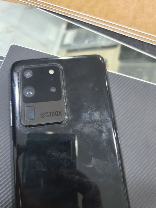 S 20 ultra qora ekranda nuqtasi bor