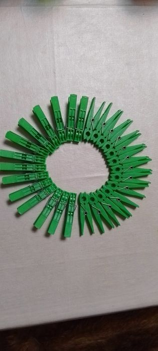 Пластмасови щипки за пране в зелено