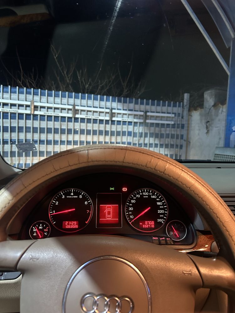 Audi A4 B6 1.6 чист бензин