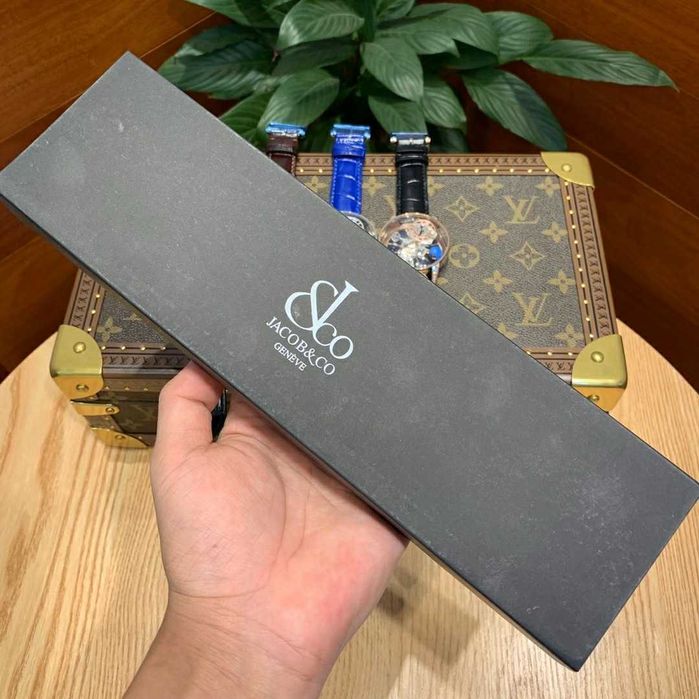 Jacob & Co. Astronomia Tourbillon с кварцов механизъм