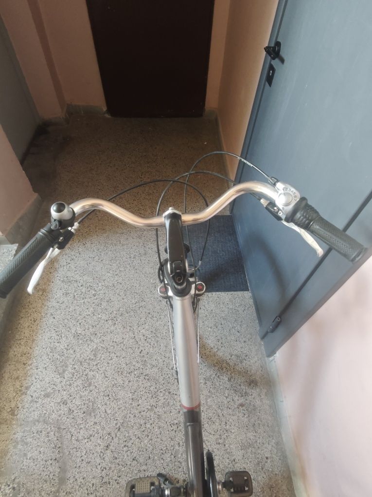 Продавам дамски велосипед