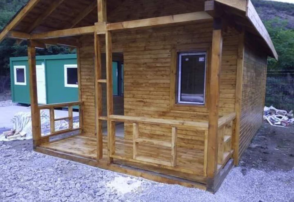 Cabane din.  lemn