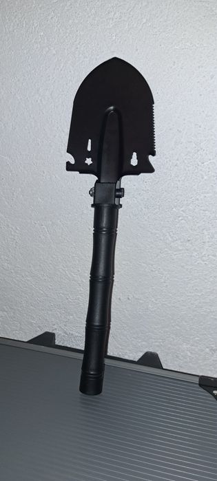 Многофункционална тактическа лопатка