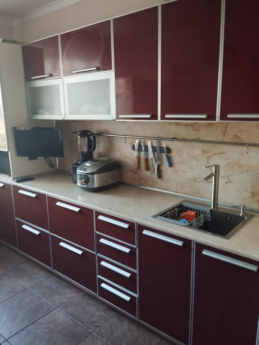 Продам кухню кухонный гарнитур