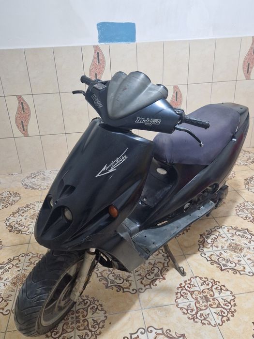 Vand sau schimb malaguti f12 80 cc în stare perfecta de funcționare