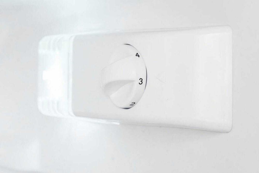 Хладилник за под плот RESPEKTA UKS110-11