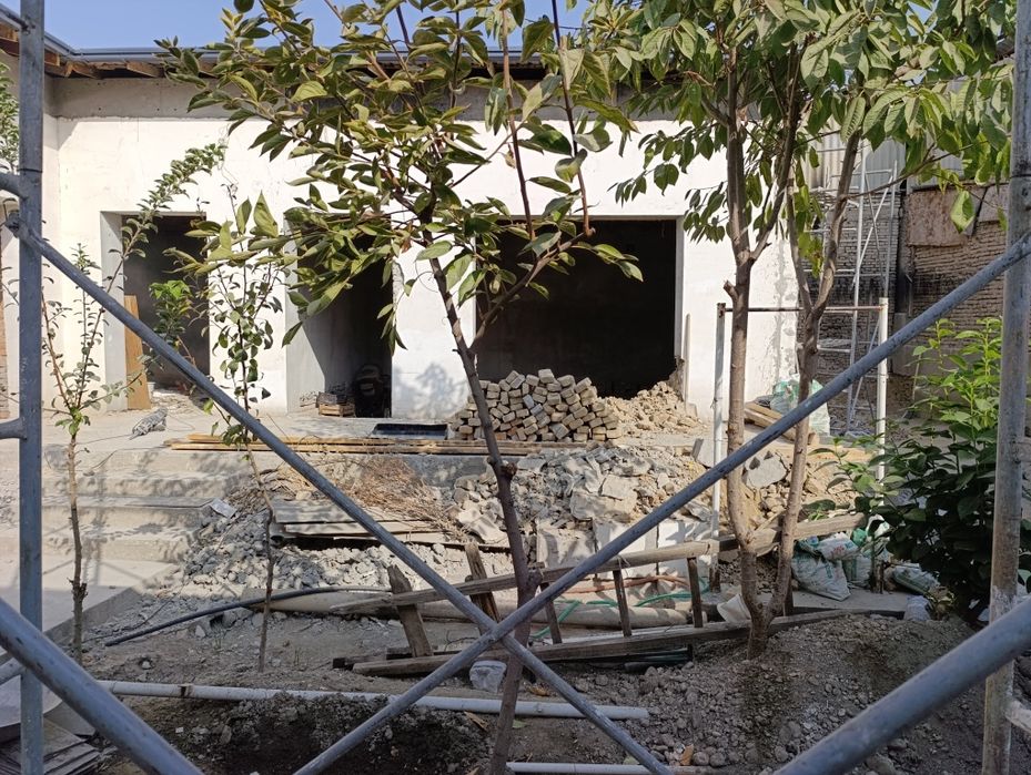 Ховли уй сотилади, тестилда 22 мактаб мулжал