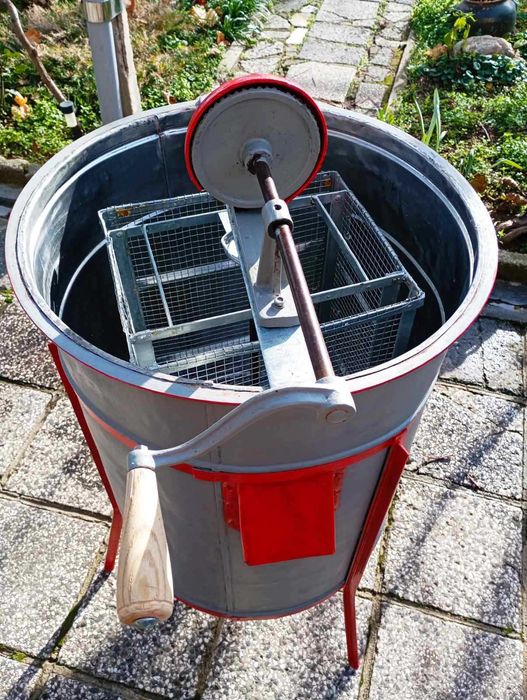 Центрофуга за мед