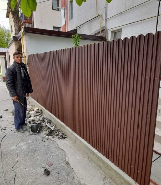 Construim garduri si porti din sipca metalica, panouri stil jaluzele,