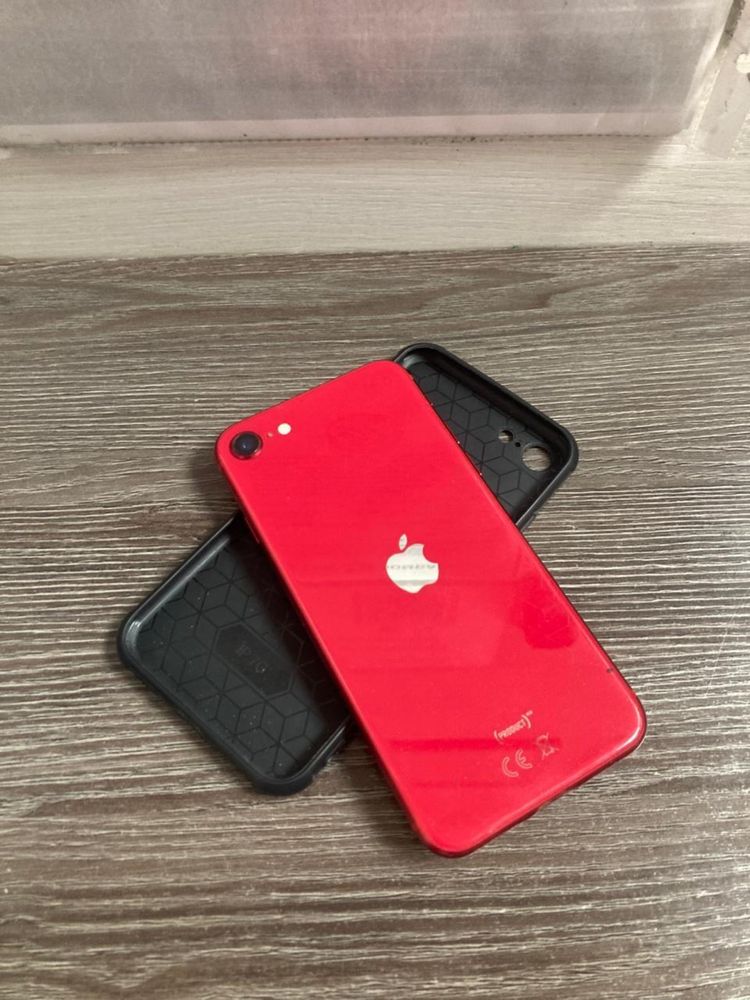 iPhone SE 2020 срочно продается