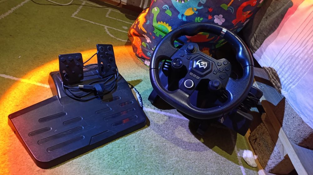 игровой руль SVEN GC-W900.