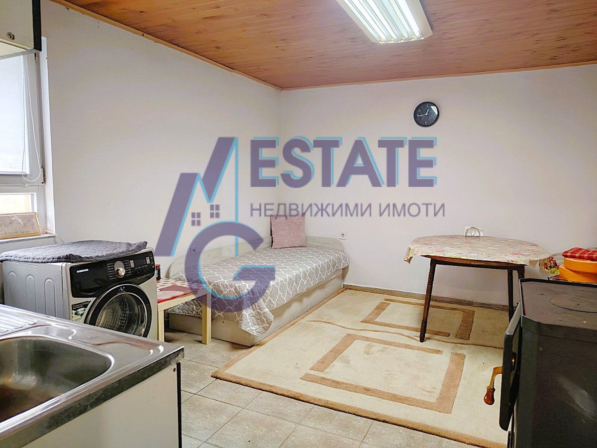 Едноетажна тухлена къща в с. Глумче на 40 км. от гр. Бургас