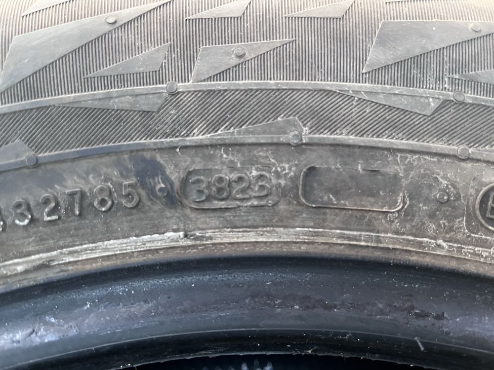 Продавам 4бр зимни гуми Nokian 235/65R17