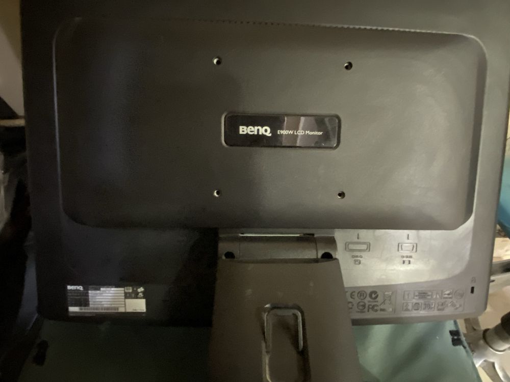 Benq 19” DVI + VGA + AUX