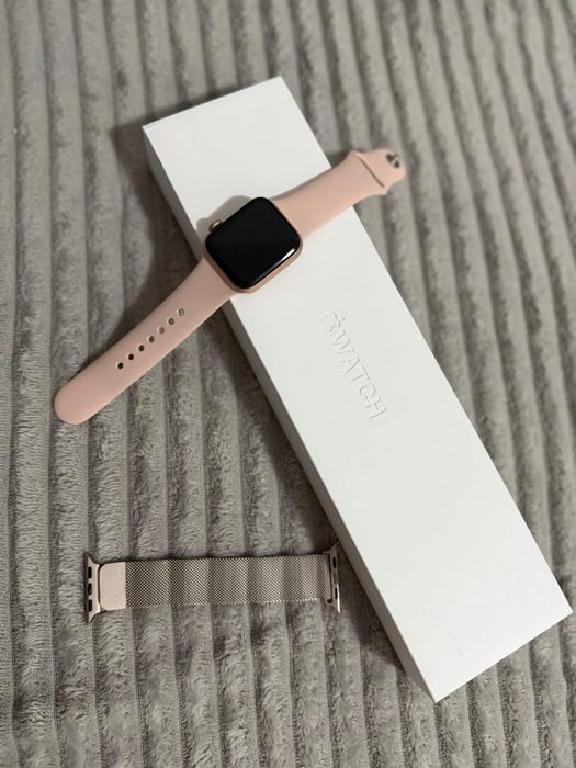 Apple Watch Series 6 • 40 mm • Rose Gold