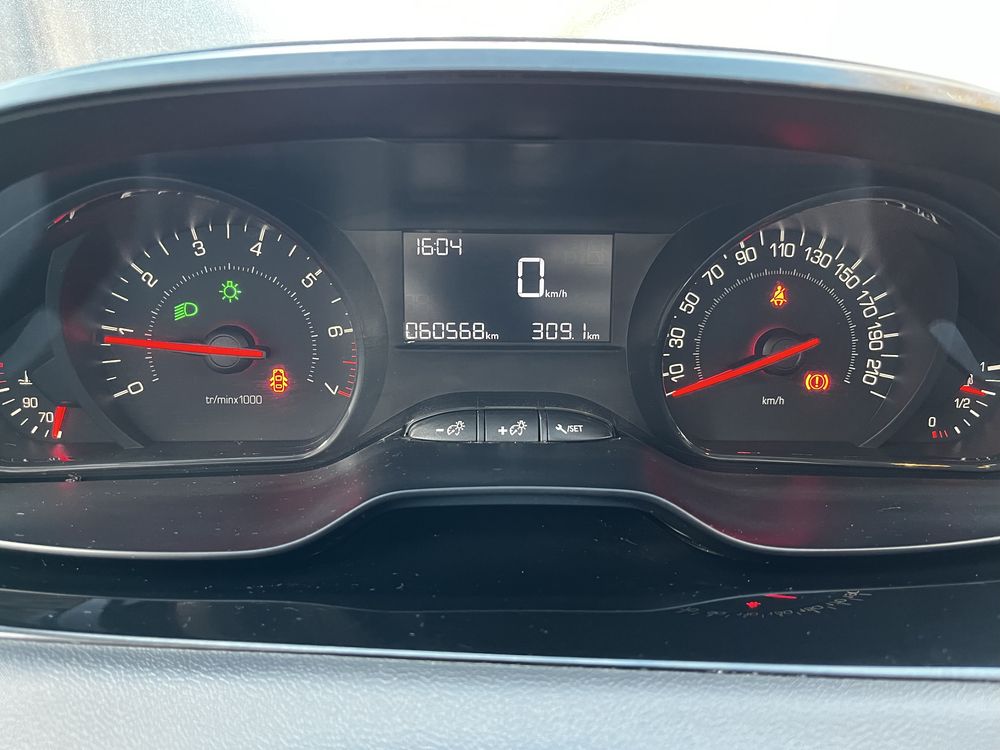 Peugeot 208 1.0I