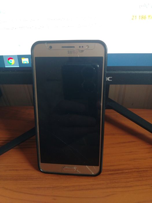 Смартфон Samsung j7 2016