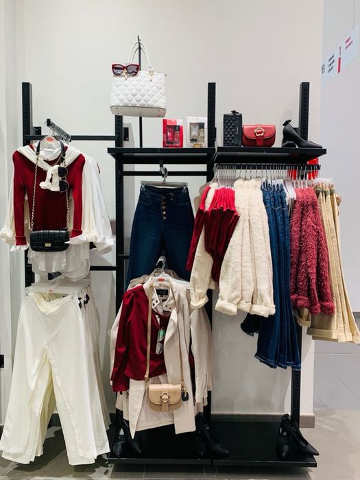 Стеллажи ,Рейлы,рейл,одежда,полки,вешалки ,для магазина одежды