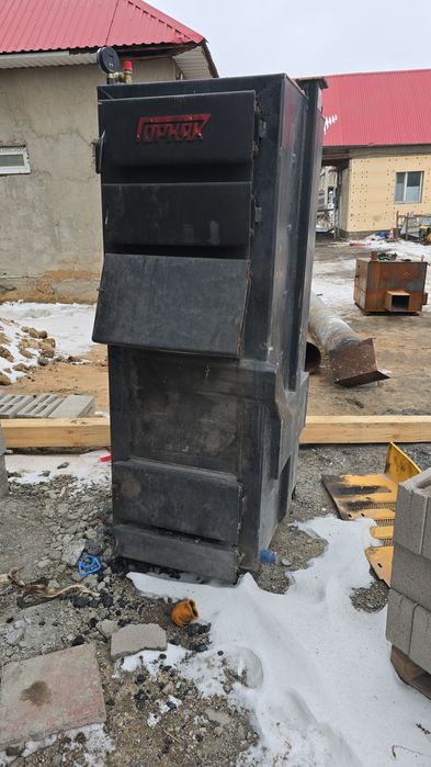 Котель длительного горения на 600 м2. Фирма "Горняк"