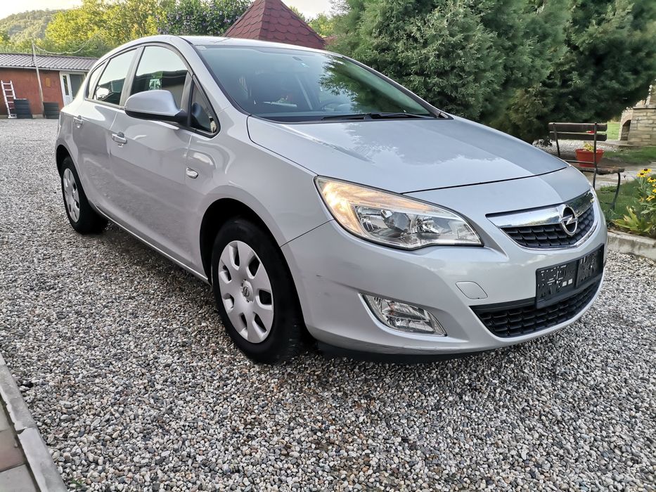 Opel Astra J 1.3 cdti ECOflex Euro 5 an 2011  A/C