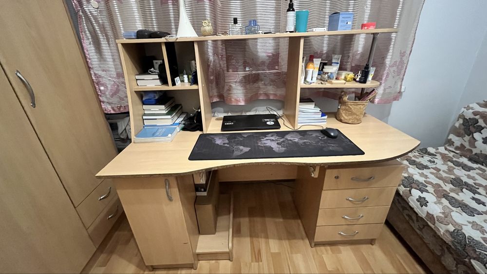 Рабочий компьютерный стол