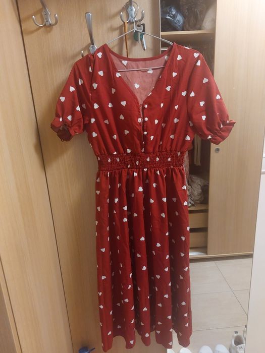 Rochie rosie cu inimioare albe