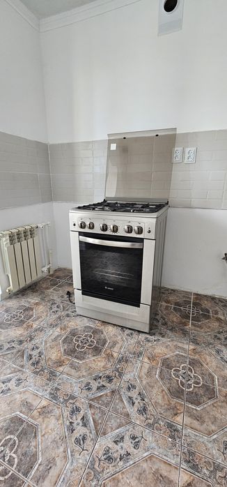 Продам газовую плиту