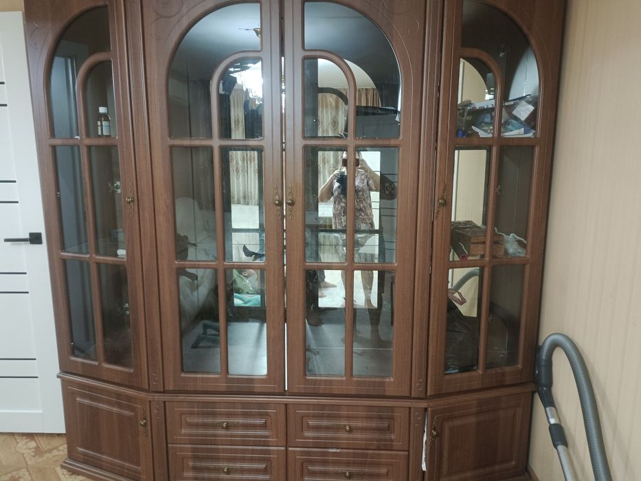 Продаю стенку в отличном состояний