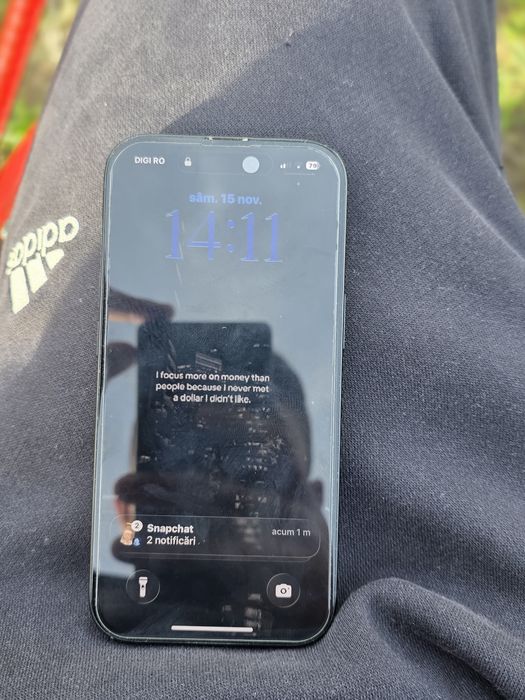 Vând iphone 15 normal