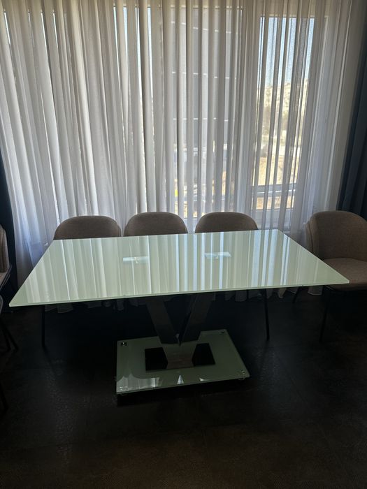 Продавам маса и столове 6 броя за трапезария