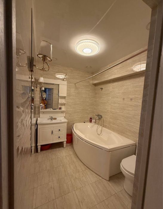 Продаётся 1в2 квартира, 43м2. На Ц6, Юнусабадский район. Метро Минор.