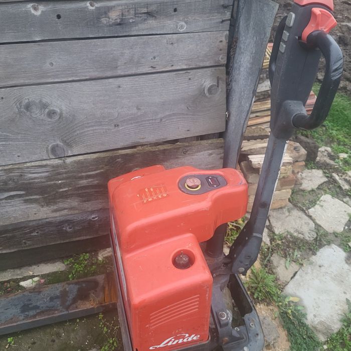 Палетна количка Linde