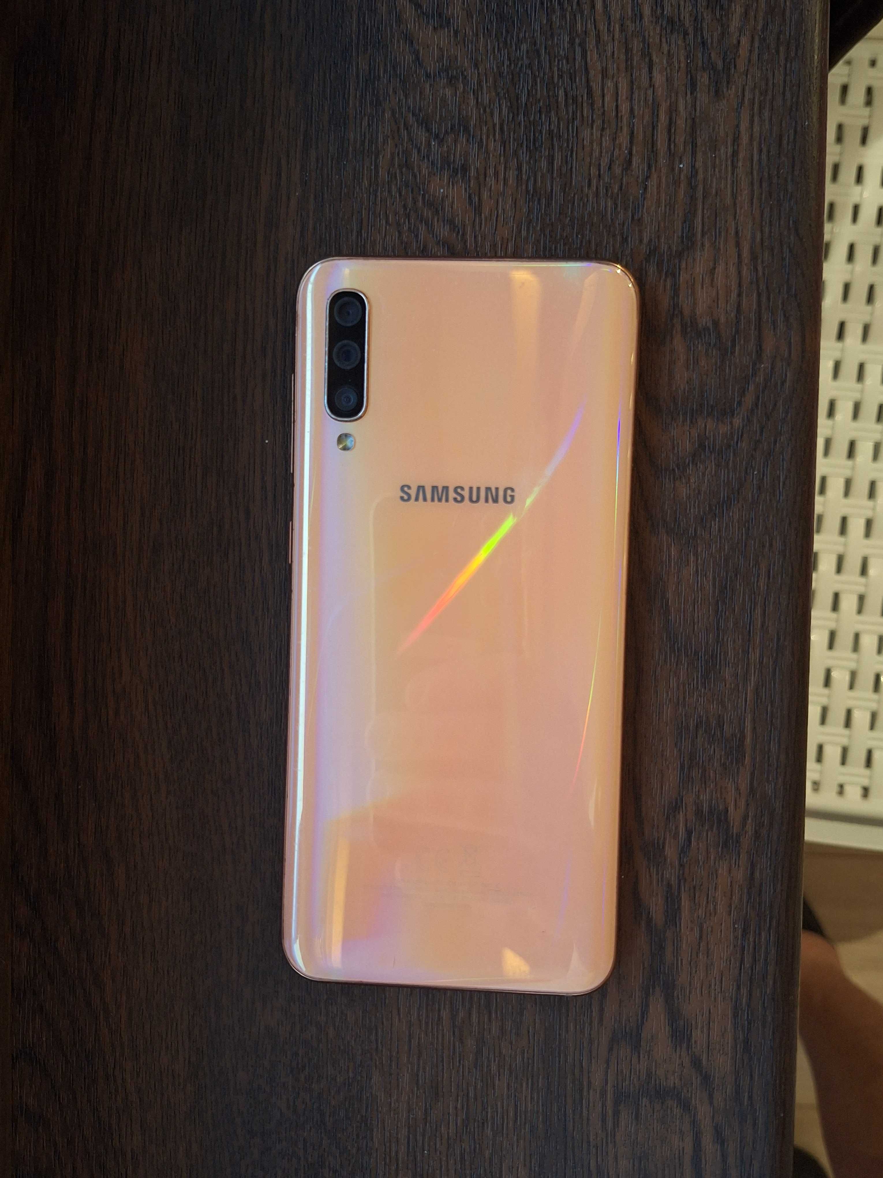 Samsung A50 4 +64 цвят корал. Перфектен ! + кутия