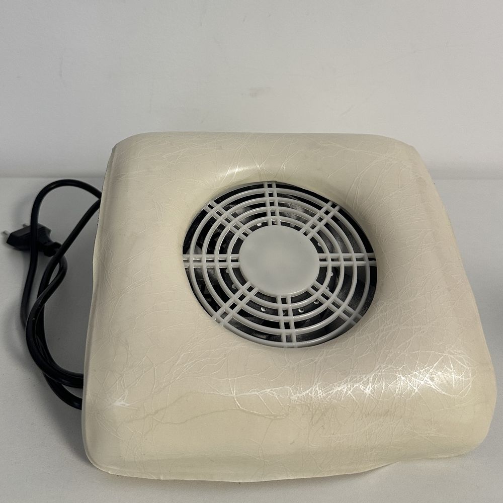 Aspirator de unghii