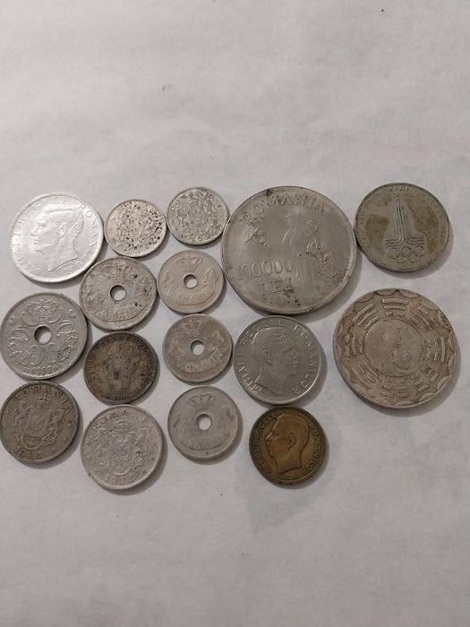 Monezi,insigne,fnioane,etc.