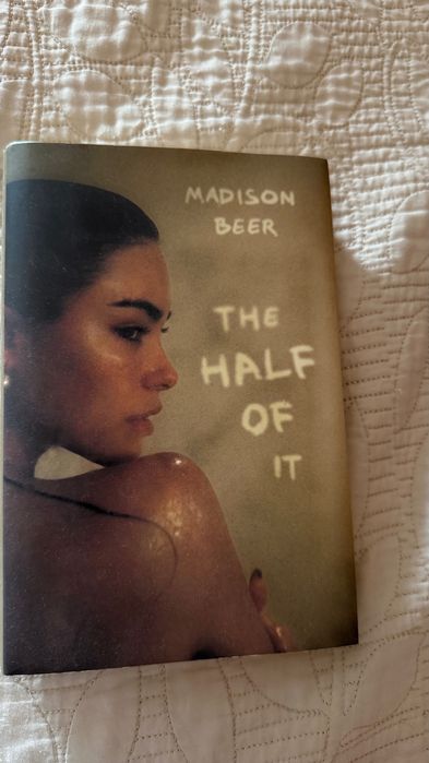 Книга на Madison Beer