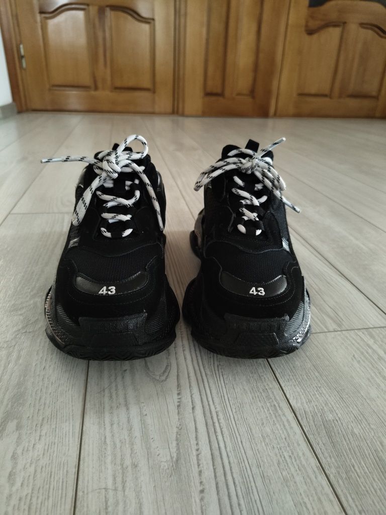 BALENCIAGA Triple s 43