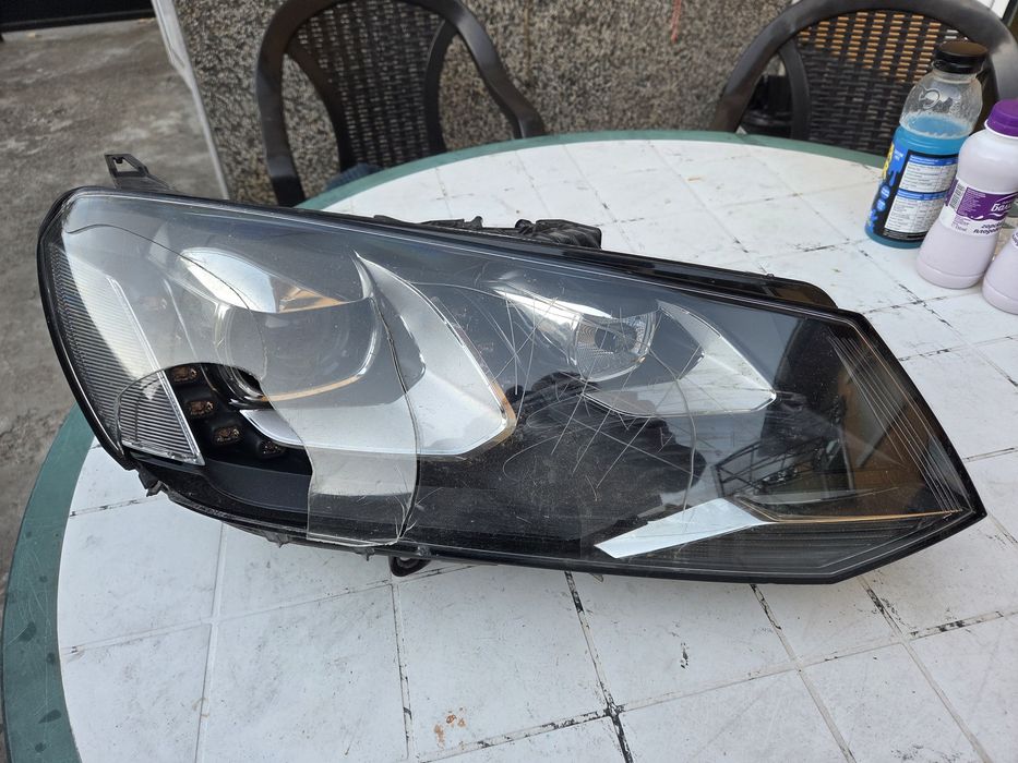 Десен фар Vw Touareg 2014г.