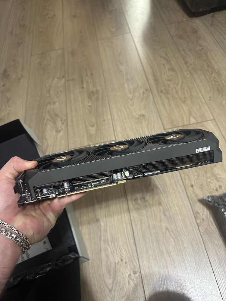 RTX5070 Zotac gaming 12gb, использовал 2 дня, не разгонял, НОВАЯ
