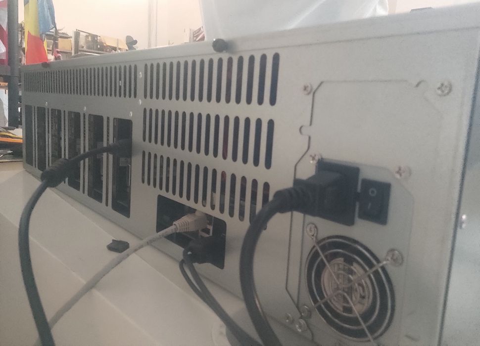 server AI  44 cores cu 6 pci x16 pentru LLM